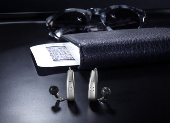 20.01-Widex-mRIC-R-D-wallet-ticket-sunglasses-packshot (1)